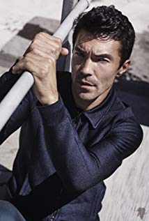 How tall is Ian Anthony Dale?